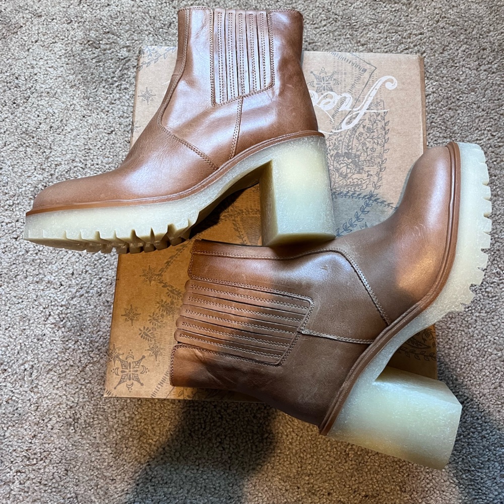 Free People Tan Leather James Chelsea Boot NIB - Picture 4 of 16